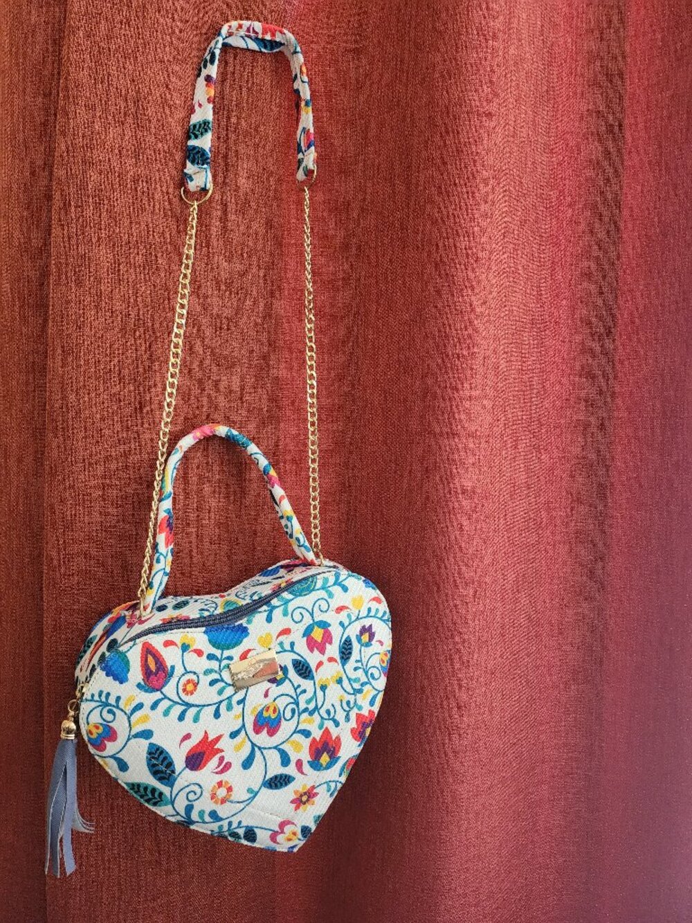 Handmade Heart-Shaped Jute (Yute) Mexican Bag – White Floral